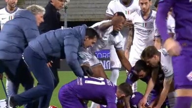 Bove, terrore a Firenze: malore in campo, partita sospesa, aggiornamenti LIVE