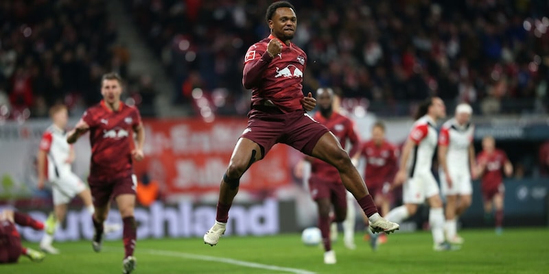 Il Lipsia piega il Francoforte, tris Stoccarda. Borussia Dortmund: altro pari 1 Il Lipsia piega il Francoforte, tris Stoccarda. Borussia Dortmund: altro pari
