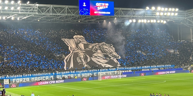 Atalanta-Real Madrid, striscione con dedica e gigantografia per Gasperini