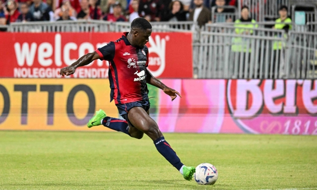 Cagliari, infortunio per Luvumbo contro l'Atalanta: Nicola costretto al cambio 1 Cagliari, infortunio per Luvumbo contro l'Atalanta: Nicola costretto al cambio