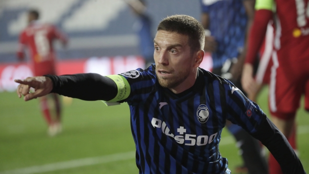 Papu Gomez si allena con il Renate: conto alla rovescia per il ritorno in campo 1 Papu Gomez si allena con il Renate: conto alla rovescia per il ritorno in campo