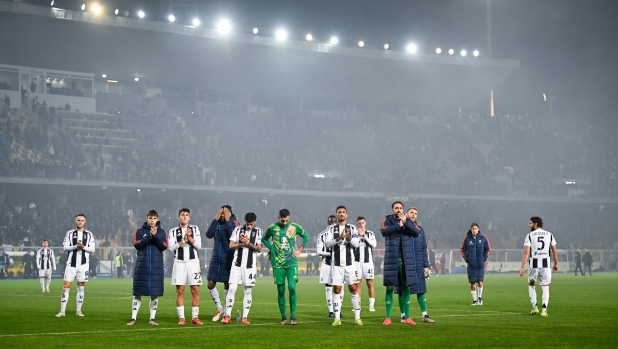 "Fuori i c...": i tifosi della Juve contestano dopo il pari di Lecce 1 "Fuori i c...": i tifosi della Juve contestano dopo il pari di Lecce