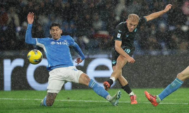 Napoli, che botta: la Lazio manda l'Atalanta in testa da sola. A casa Conte decide Isaksen 1 Napoli, che botta: la Lazio manda l'Atalanta in testa da sola. A casa Conte decide Isaksen