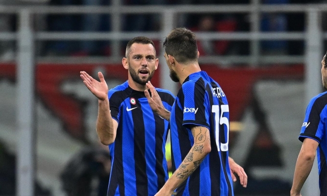 L'Inter si tutela: può "cancellare" il rinnovo di Acerbi. E De Vrij sta sfruttando l'occasione... 1 L'Inter si tutela: può "cancellare" il rinnovo di Acerbi. E De Vrij sta sfruttando l'occasione...