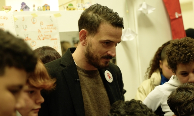 Giornata speciale al Punto Luce di Save The Children: Florenzi incontra i bambini di Quarto Oggiaro