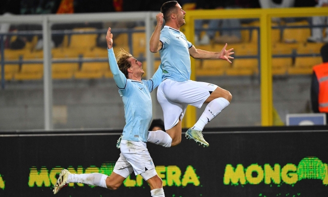 Marusic entra e pesca il jolly, la Lazio riparte. Lecce, che beffa: in 10 si divora il pari al 96' 1 Marusic entra e pesca il jolly, la Lazio riparte. Lecce, che beffa: in 10 si divora il pari al 96'