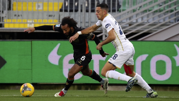 LIVE Venezia-Cagliari 0-0: Mina schiaccia il pallone in acrobazia, Stankovic respinge... di testa 1 LIVE Venezia-Cagliari 0-0: Mina schiaccia il pallone in acrobazia, Stankovic respinge... di testa