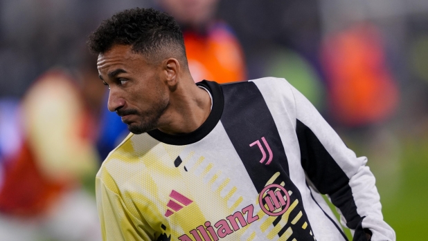 La Juve mette Danilo fuori rosa: lui vuole il Napoli, braccio di ferro in vista col club 1 La Juve mette Danilo fuori rosa: lui vuole il Napoli, braccio di ferro in vista col club