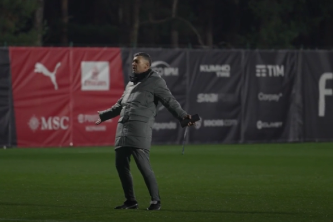 Conceiçao scatenato: il suo primo allenamento col Milan 1 Conceiçao scatenato: il suo primo allenamento col Milan