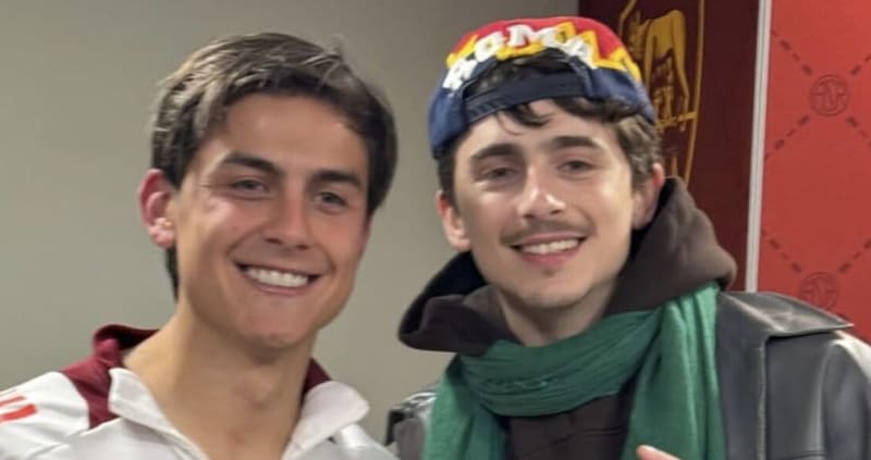 Chalamet e il regalo di Dybala: la Roma fa felice l'attore-tifoso