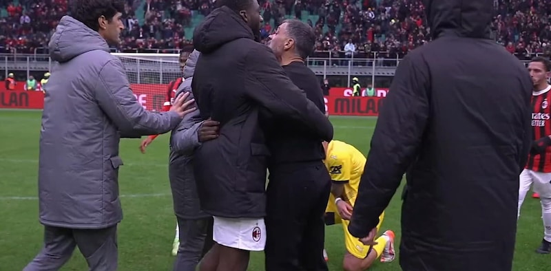 Conceicao a muso duro con Calabria dopo Milan-Parma: cosa è successo in diretta e i motivi della lite 1 Conceicao a muso duro con Calabria dopo Milan-Parma: cosa è successo in diretta e i motivi della lite