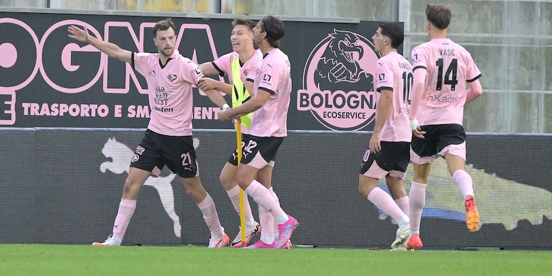 Serie B, il Palermo vince ancora. Otto gol in Sassuolo-Sudtirol 1 Serie B, il Palermo vince ancora. Otto gol in Sassuolo-Sudtirol