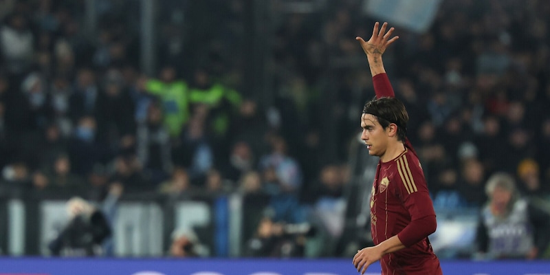 Dybala e il gesto verso la curva Nord dopo il derby vinto dalla Roma 1 Dybala e il gesto verso la curva Nord dopo il derby vinto dalla Roma