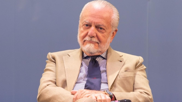Napoli, De Laurentiis: "Dopo il 3° scudetto sono aumentati i tifosi. Ora tutti sul carro..." 1 Napoli, De Laurentiis: "Dopo il 3° scudetto sono aumentati i tifosi. Ora tutti sul carro..."