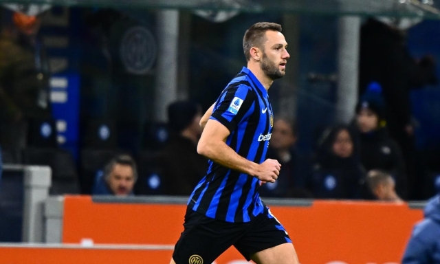 Inter, problemi per De Vrij. Inzaghi: "Fastidio al flessore" 1 Inter, problemi per De Vrij. Inzaghi: "Fastidio al flessore"