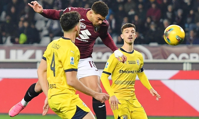 Suzuki salva su Adams, il palo ferma Mihaila. Torino-Parma finisce senza gol 1 Suzuki salva su Adams, il palo ferma Mihaila. Torino-Parma finisce senza gol