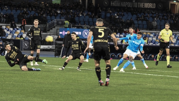 LIVE Napoli-Verona 1-0 al 45': al riposo decide l'autogol di Montipò su tiro di Di Lorenzo