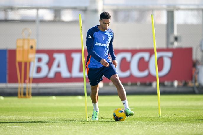 Cross, scatti e... grandi gol! Guarda il primo allenamento di Alberto Costa