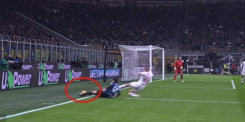 Inter-Fiorentina, palla fuori! Perché il Var non è intervenuto? 1 Inter-Fiorentina, palla fuori! Perché il Var non è intervenuto?