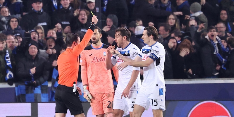 Così non è calcio. Var, il riassunto osceno: gli arbitri si diano una regolata