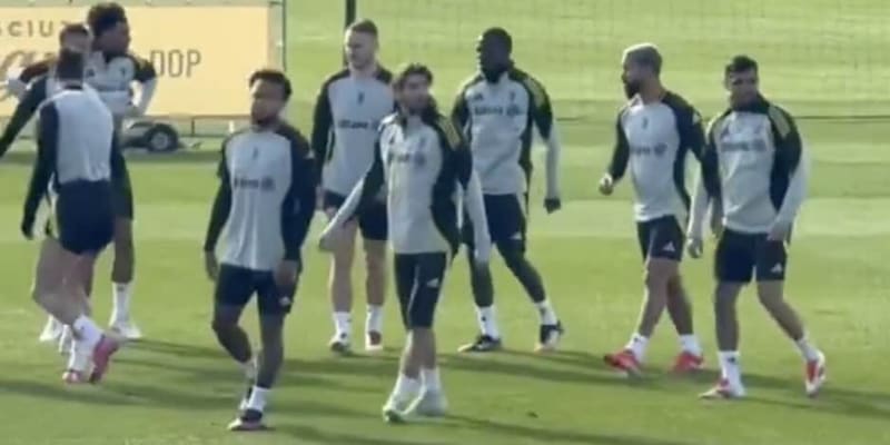 Juve, Motta al lavoro con la squadra verso il Psv: il punto sulle assenze 1 Juve, Motta al lavoro con la squadra verso il Psv: il punto sulle assenze