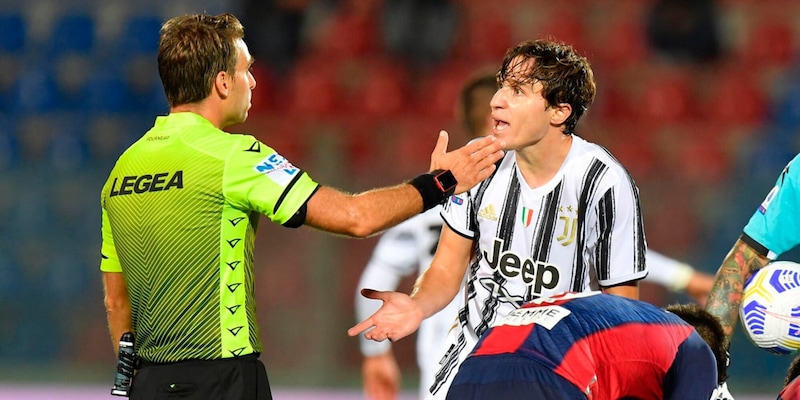 L'arbitro di Juve-Empoli: quanti rigori! E il primo rosso a Chiesa...