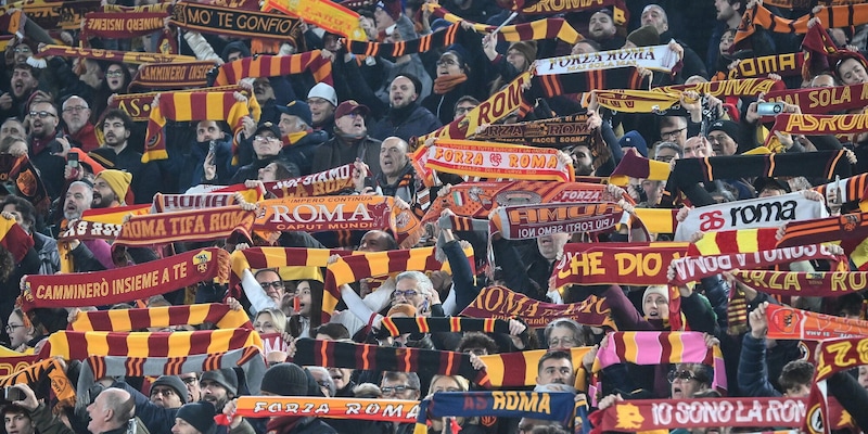 Roma, chiusa una parte della Curva Nord contro il Porto per gli incidenti con i tifosi dell'Eintracht  