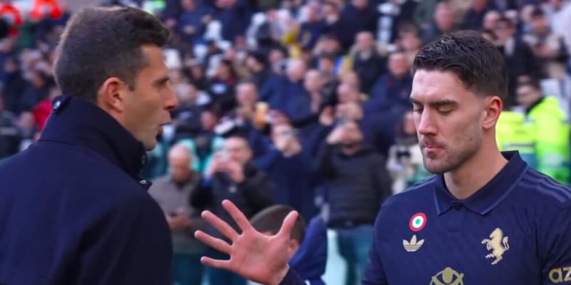 Thiago Motta e il labiale a Vlahovic prima di entrare: ecco cosa gli ha detto