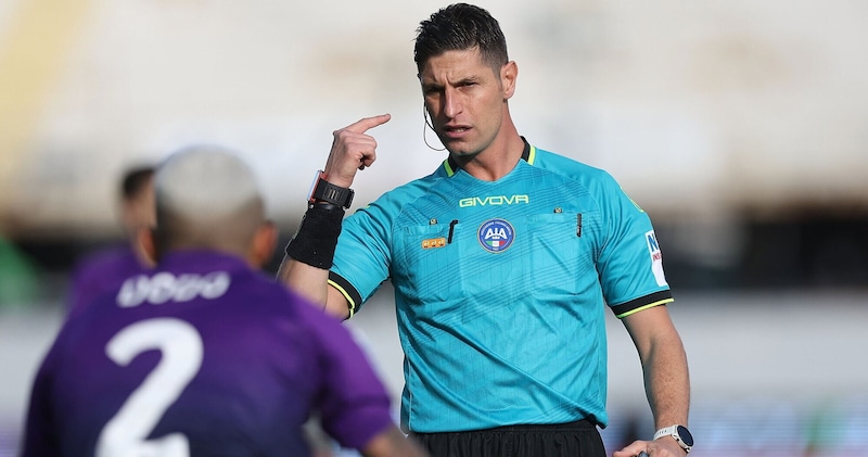 Fiorentina e Genoa in campo nel secondo tempo dopo 30 minuti: il motivo 1 Fiorentina e Genoa in campo nel secondo tempo dopo 30 minuti: il motivo