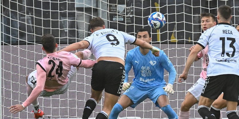 Serie B: il Palermo fa harakiri e pareggia a La Spezia, vincono Cremonese e Cesena