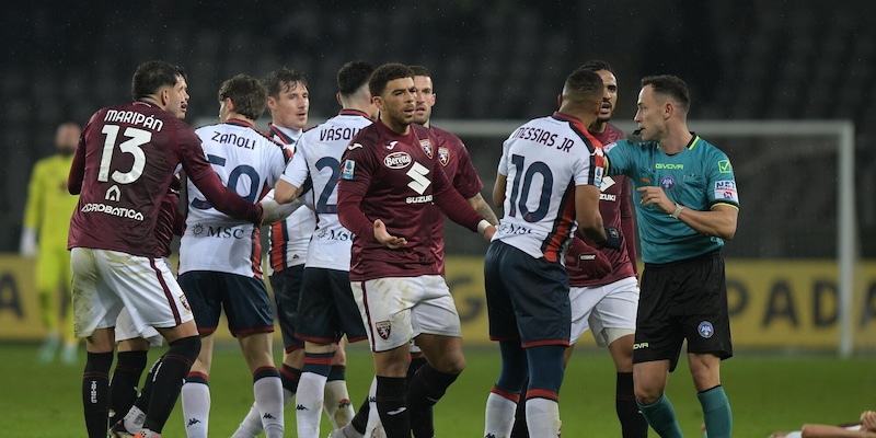 Pinamonti rovina la festa Toro, 1-1 col Genoa: debutto Casadei e caos finale