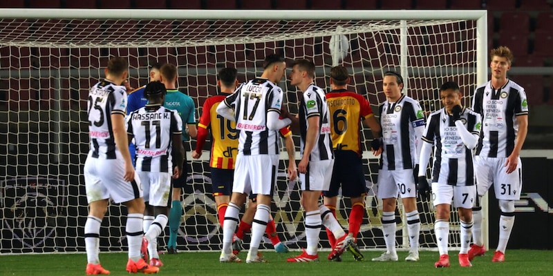 L'Udinese vince a Lecce con il rigore di Lucca battuto tra doppie polemiche  