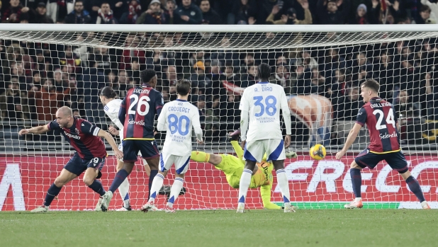 LIVE Bologna-Como 1-0 al 45': decide un gol di De Silvestri, traverse di Lucumi e Dallinga