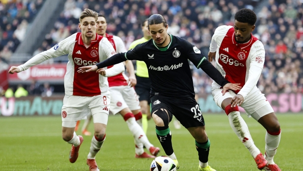 Milan, guarda il Feyenoord: sconfitto contro l'Ajax di Farioli, scivola a -12 dalla zona Champions 1 Milan, guarda il Feyenoord: sconfitto contro l'Ajax di Farioli, scivola a -12 dalla zona Champions