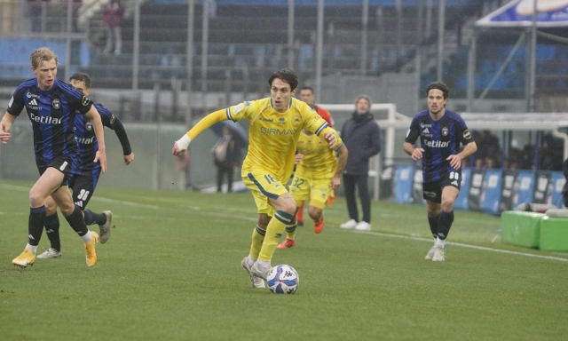 Pisa, tonfo clamoroso! Sassuolo, tris e fuga. Il Cosenza torna a vincere, pari a Frosinone