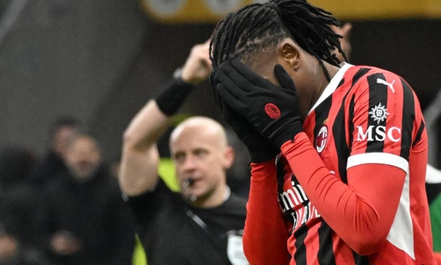 Come buttare nel cestino 20 milioni in 45 minuti. Il Milan col Feyenoord ha perso... mezzo Gimenez 1 Come buttare nel cestino 20 milioni in 45 minuti. Il Milan col Feyenoord ha perso... mezzo Gimenez