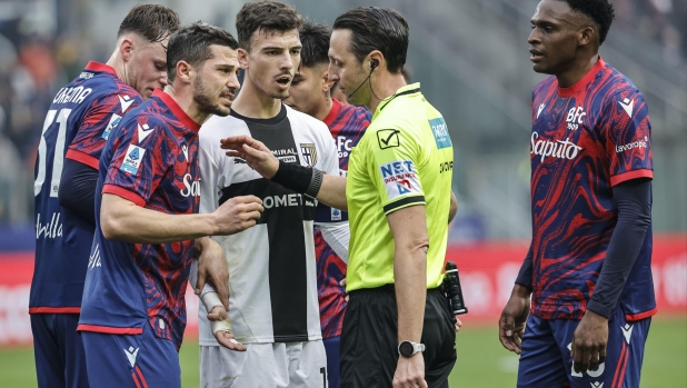 Le pagelle degli arbitri: Abisso 4,5, disastri a Parma. Colombo 5: manca un rigore alla Juve