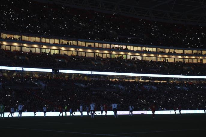 Blackout a Wembley: Inghilterra e Spagna giocano al buio