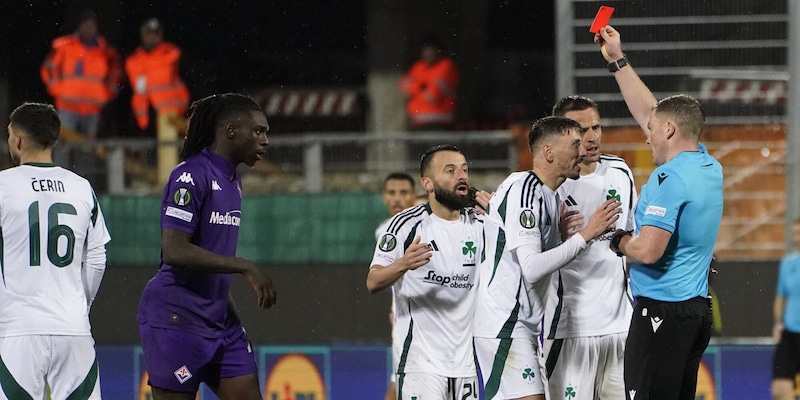 La moviola di Fiorentina-Panathinaikos, Beaton se la cava: rosso suggerito?