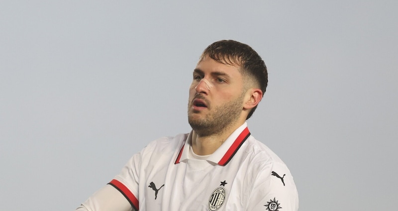 Milan, Gimenez e il mese senza gol: “Mi sta aiutando mia moglie” 1 Milan, Gimenez e il mese senza gol: “Mi sta aiutando mia moglie”