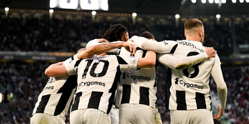 Dal silenzio alla festa social, è una Juve che ci crede: "E adesso otto finali" 1 Dal silenzio alla festa social, è una Juve che ci crede: "E adesso otto finali"