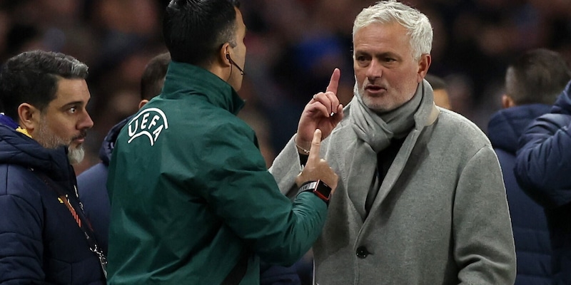 Da Taylor al "peggior arbitro" e la "disgrazia": riecco il Mourinho furioso 1 Da Taylor al "peggior arbitro" e la "disgrazia": riecco il Mourinho furioso