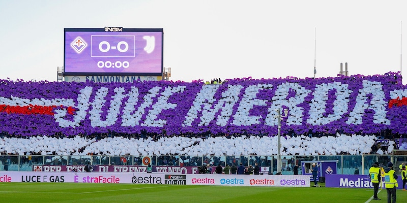 "Juve Merda", la Questura di Firenze sorpresa: "Quella autorizzata era un'altra" 1 "Juve Merda", la Questura di Firenze sorpresa: "Quella autorizzata era un'altra"