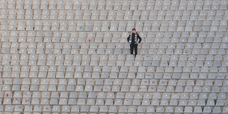 Sprofondo Juve a Firenze, nel settore ospiti c'è un solo tifoso: la foto fa il giro del web