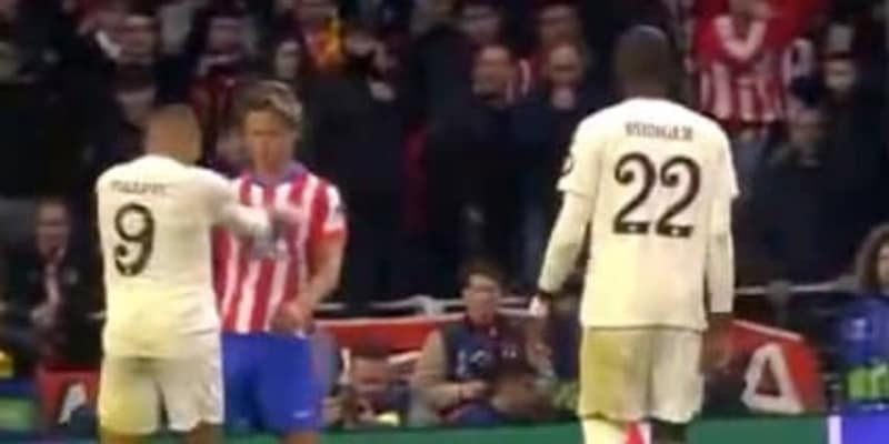 Mbappé contro Llorente per difendere Rudiger durante i rigori: il gesto è da campione vero