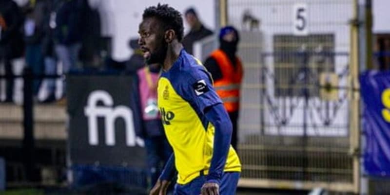 Malore per Niang dopo la sostituzione, paura in Belgio: crolla a terra ed esce in barella, cosa è successo 1 Malore per Niang dopo la sostituzione, paura in Belgio: crolla a terra ed esce in barella, cosa è successo
