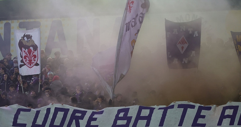 Fiorentina multata dal giudice sportivo: cori beceri e striscione contro la Juve