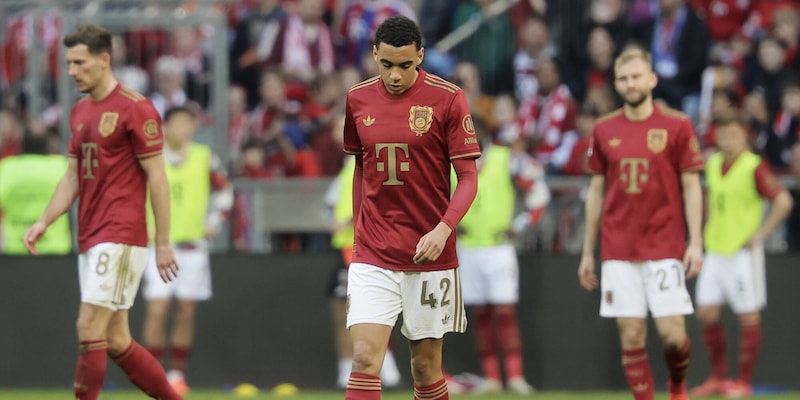 Clamoroso ko del Bayern: da 2-0 a 2-3. Perdono anche Leverkusen e Borussia Dortmund 1 Clamoroso ko del Bayern: da 2-0 a 2-3. Perdono anche Leverkusen e Borussia Dortmund