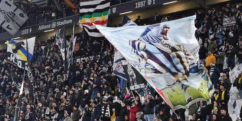 Juve, continua la contestazione dei tifosi: lo striscione vuole colpire i giocatori