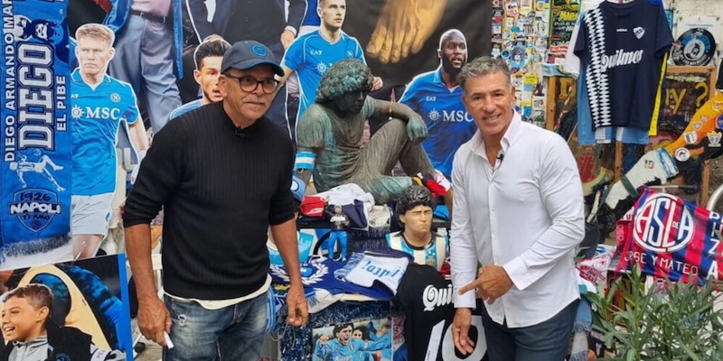 Careca e Alemao omaggiano Maradona a Napoli tra l'affetto dei tifosi